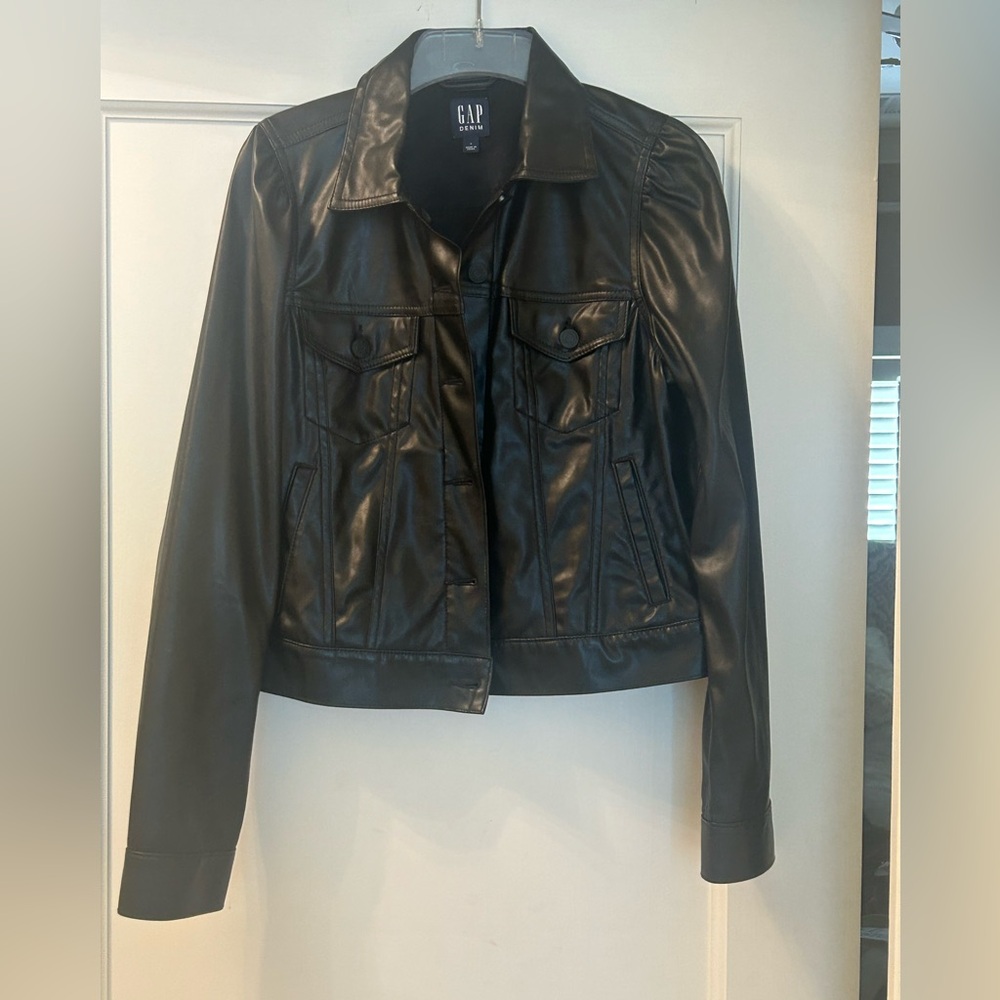 NWOT GAP Women's Black faux Leather Jacket size medium